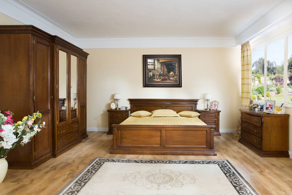 Dormitor Palermo lemn masiv cu contrast la peretele crem